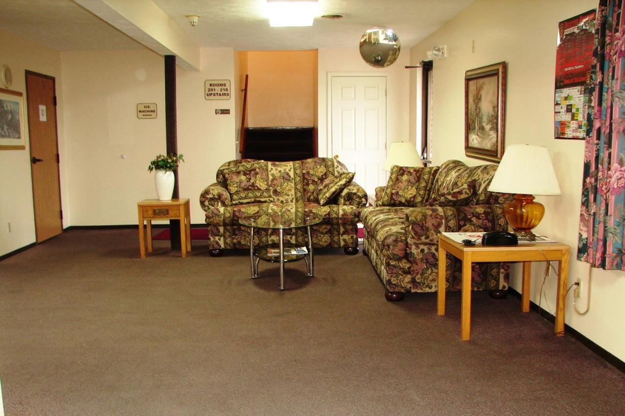 Baxter Inn 4 Less — photo 22