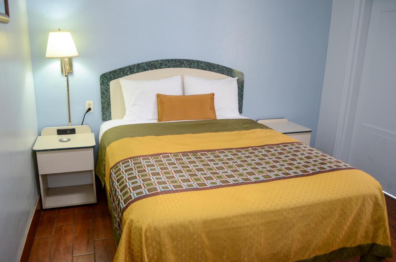 Economy Inn Lake Worth Beach — photo 8