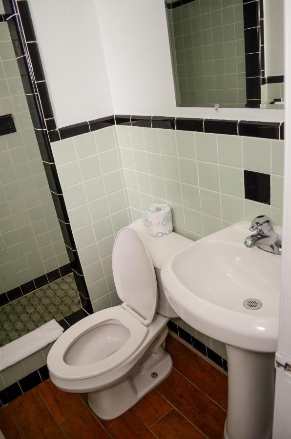 Economy Inn Lake Worth Beach — photo 11