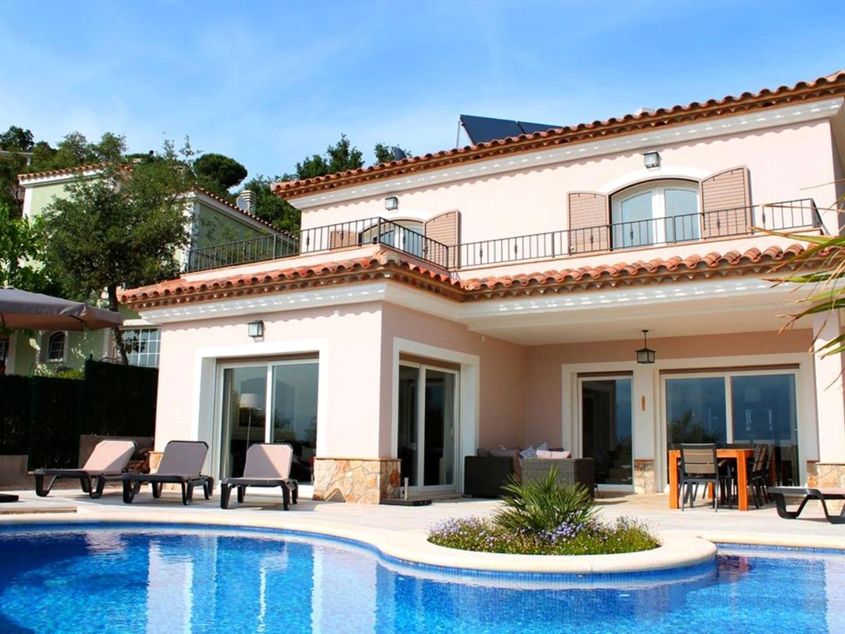 Luxurious Villa in Santa Cristina dAro with Swimming Pool ...