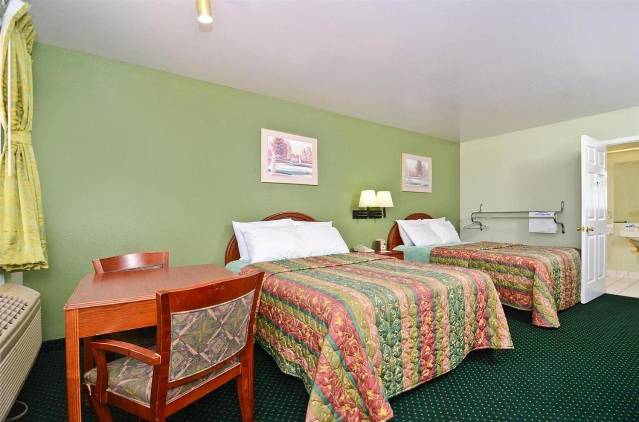Pine Point Inn & Suites — photo 2