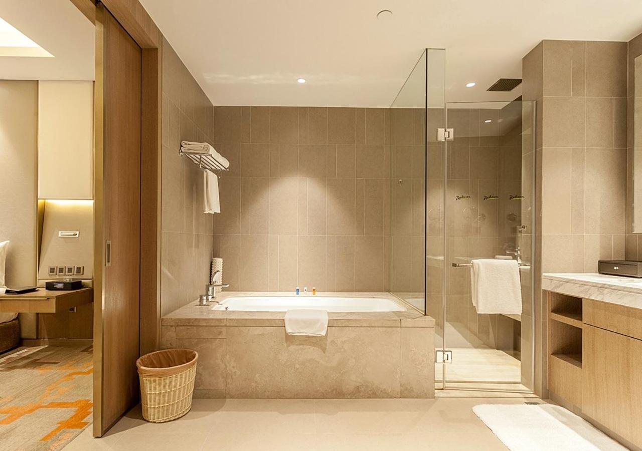 Radisson Exhibition Center Shanghai photo