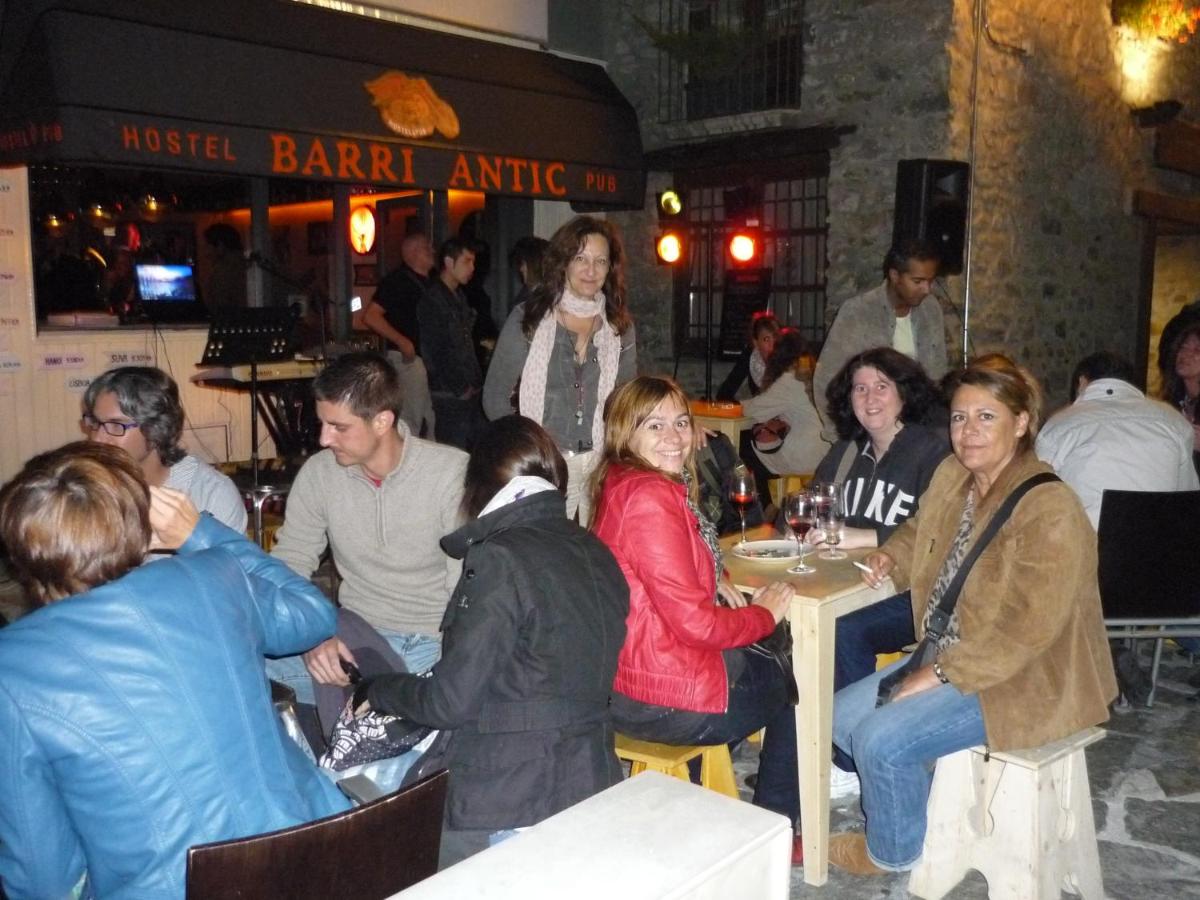 Barri Antic Hostel & Pub photo