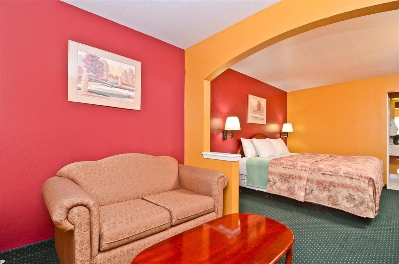 Pine Point Inn & Suites — photo 17