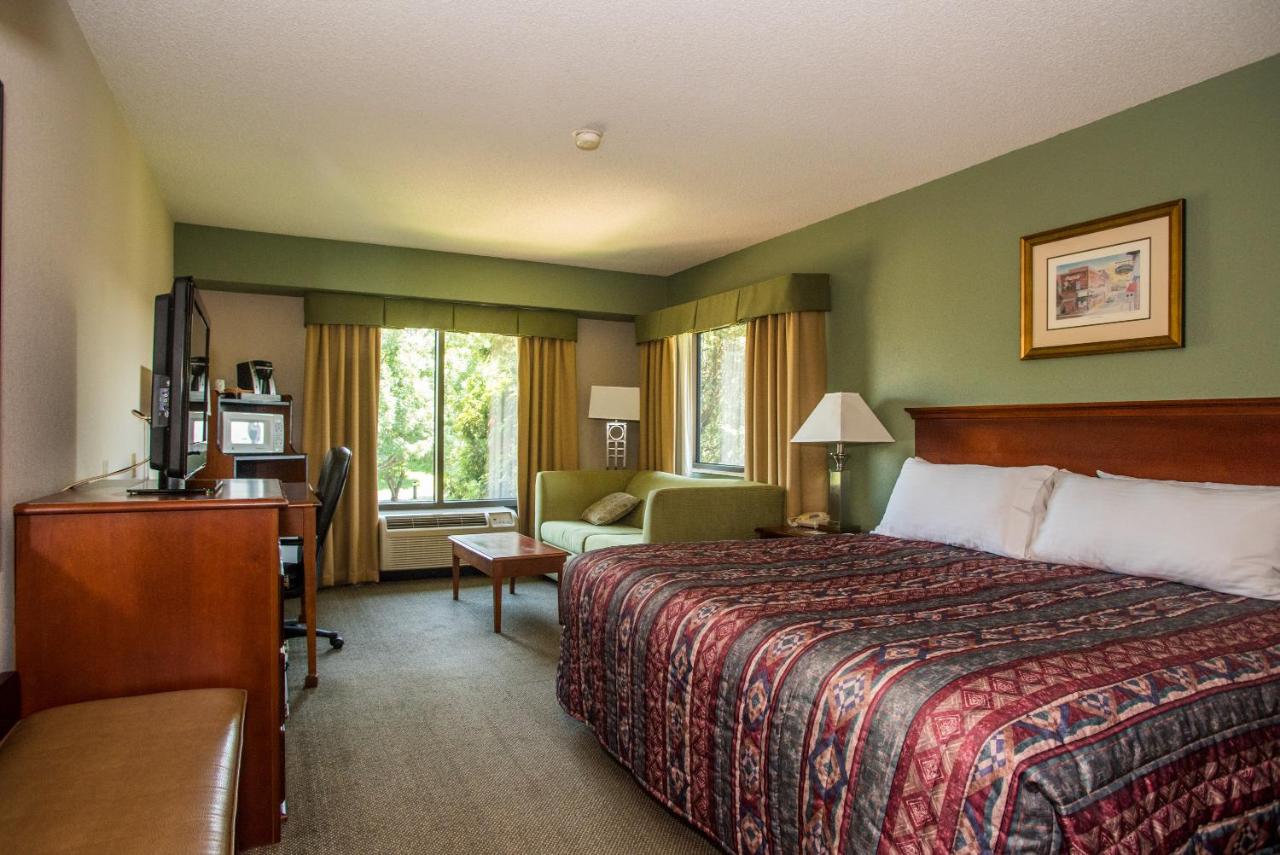 Round Hill Inn — photo 2