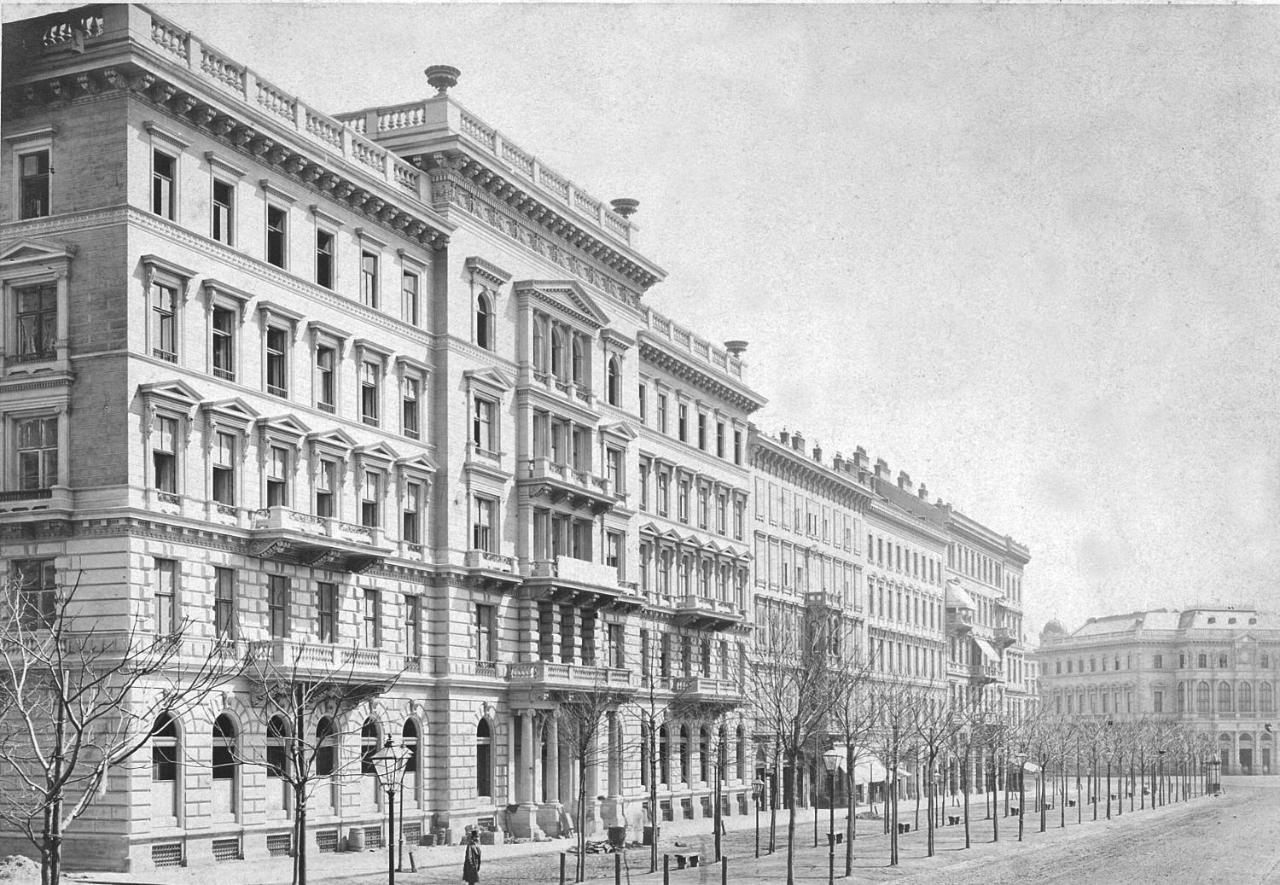 Grand Hotel Wien photo