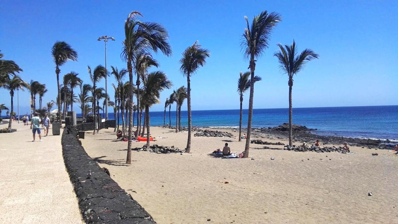 Beach: Aguazul - A pie de piscina y vistas al mar