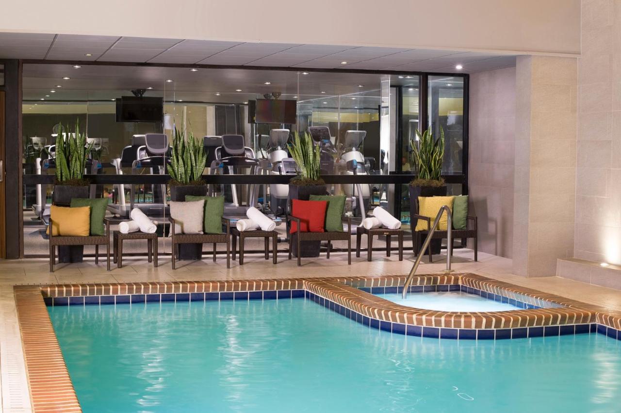Heated swimming pool: Warwick Seattle