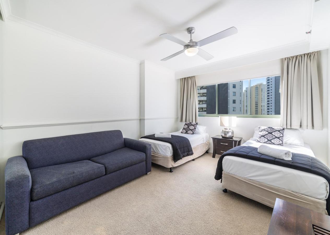 The Meriton Apartments on Main Beach photo