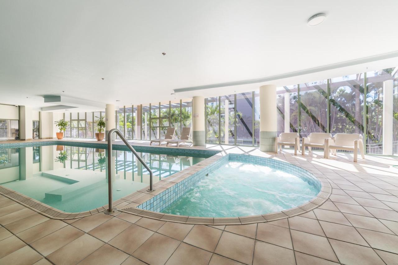 The Meriton Apartments on Main Beach photo