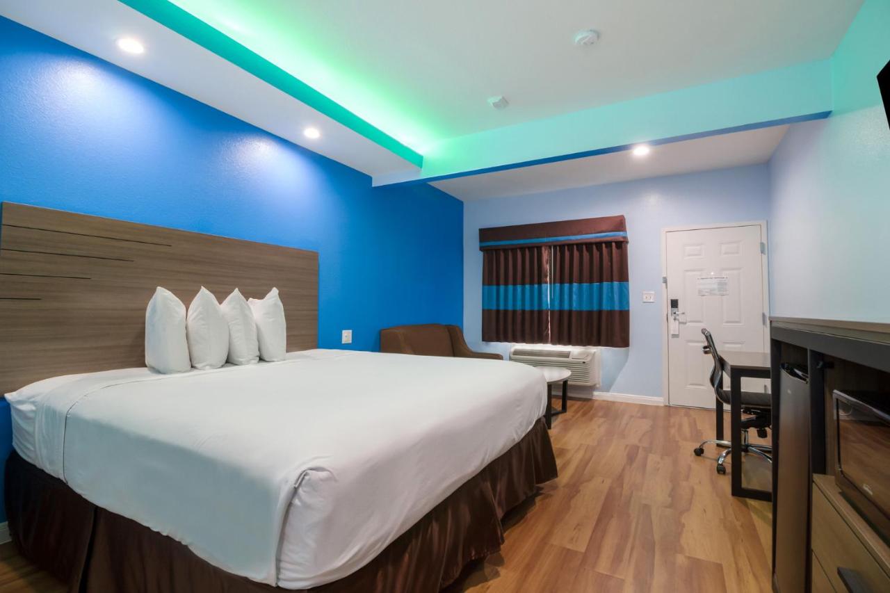 Americas Best Value Inn- Aldine Westfield — photo 16