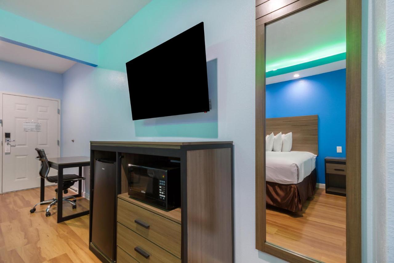 Americas Best Value Inn- Aldine Westfield — photo 17