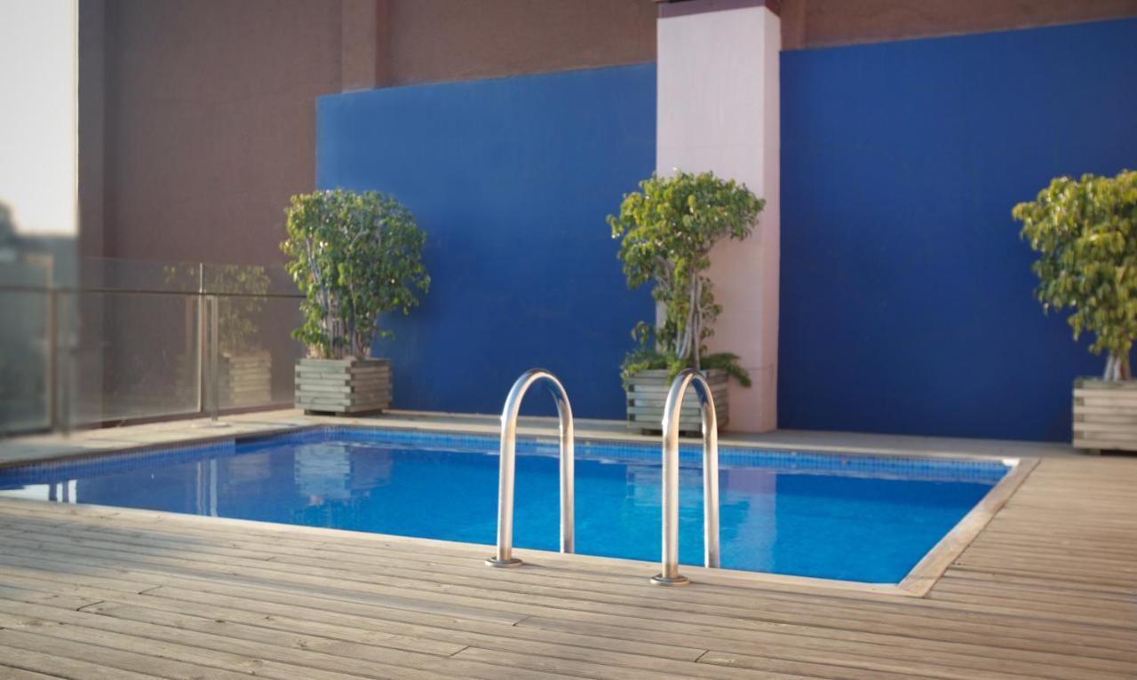 Rooftop swimming pool: Onix Rambla