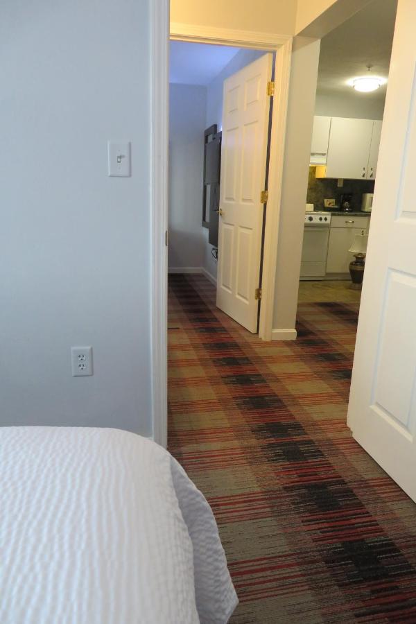 Luxbury Inn & Suites — photo 23
