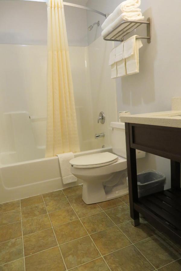 Luxbury Inn & Suites — photo 21