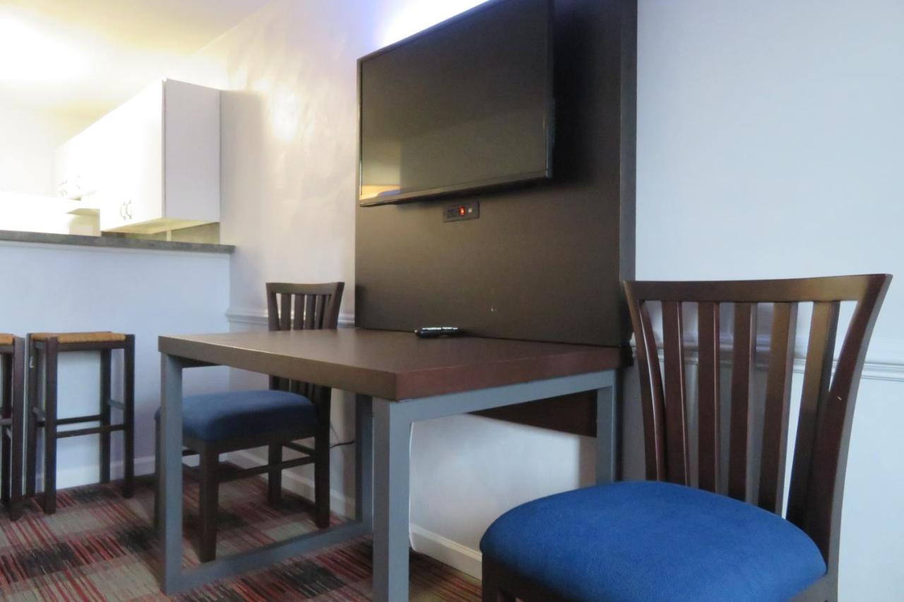 Luxbury Inn & Suites — photo 19