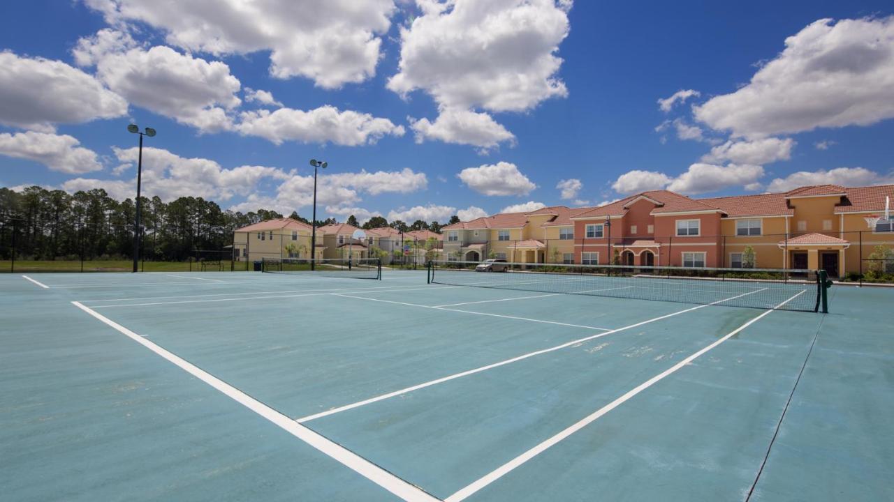 Tennis court: Villa Paradiso