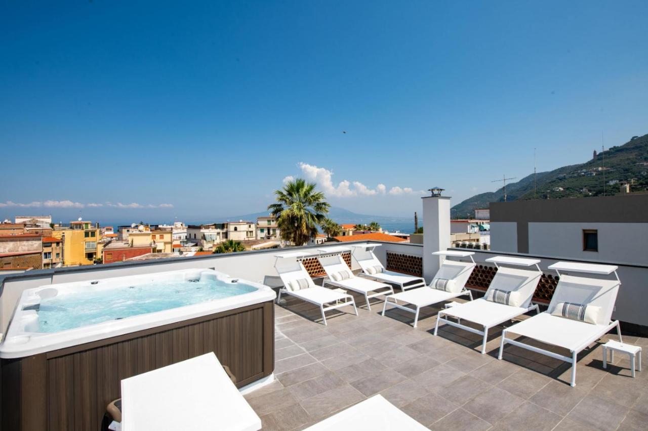 DON GIULIO LUXURY ROOMS jacuzzi & pool photo