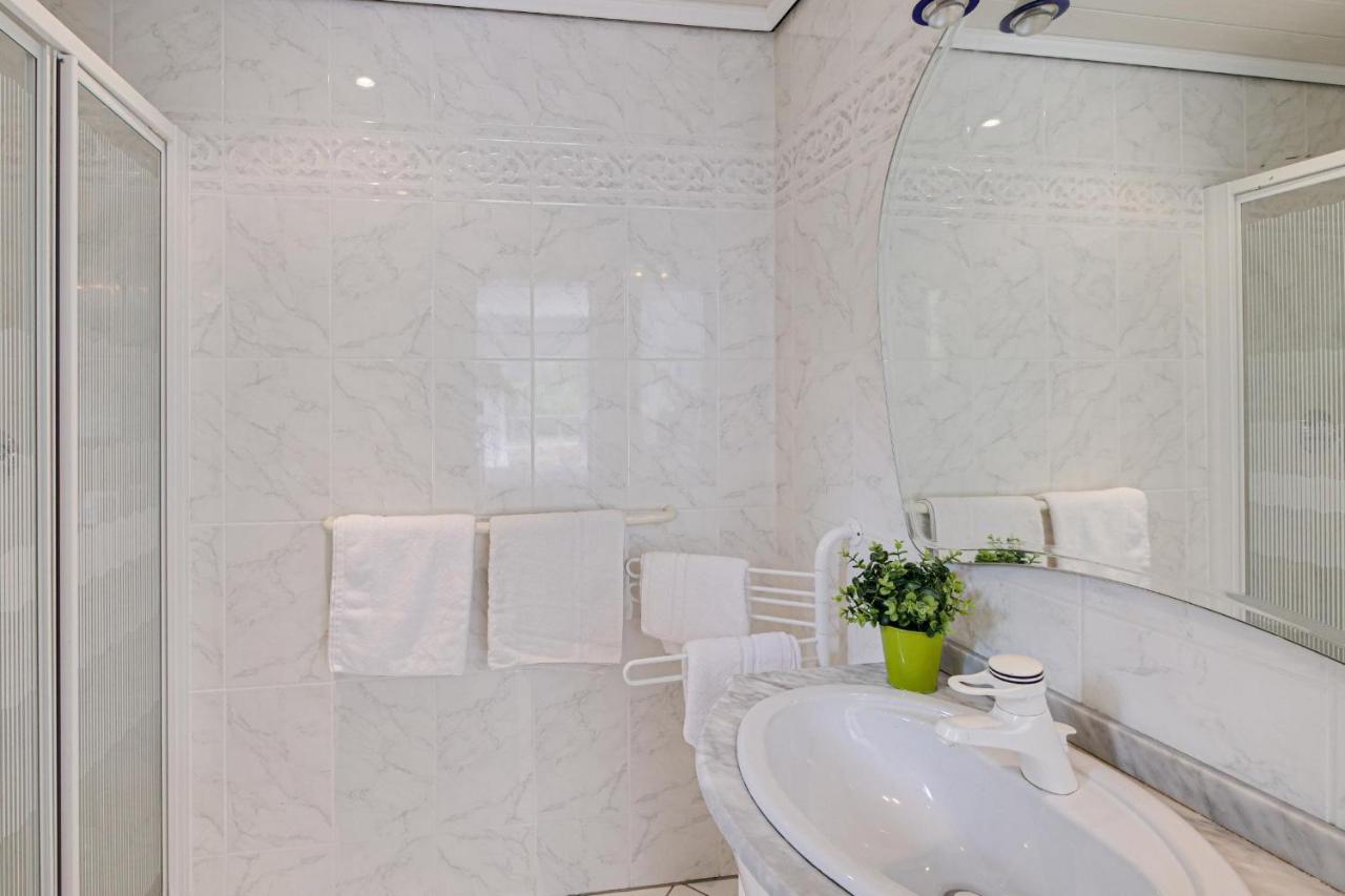 Villa Tres Palmeras (Spānija Felaniča) - Booking.com