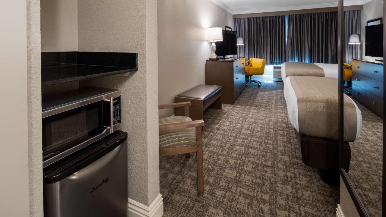 Cottonwood Airport & Expo Hotel Louisville — photo 23