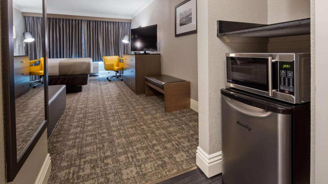 Cottonwood Airport & Expo Hotel Louisville — photo 20