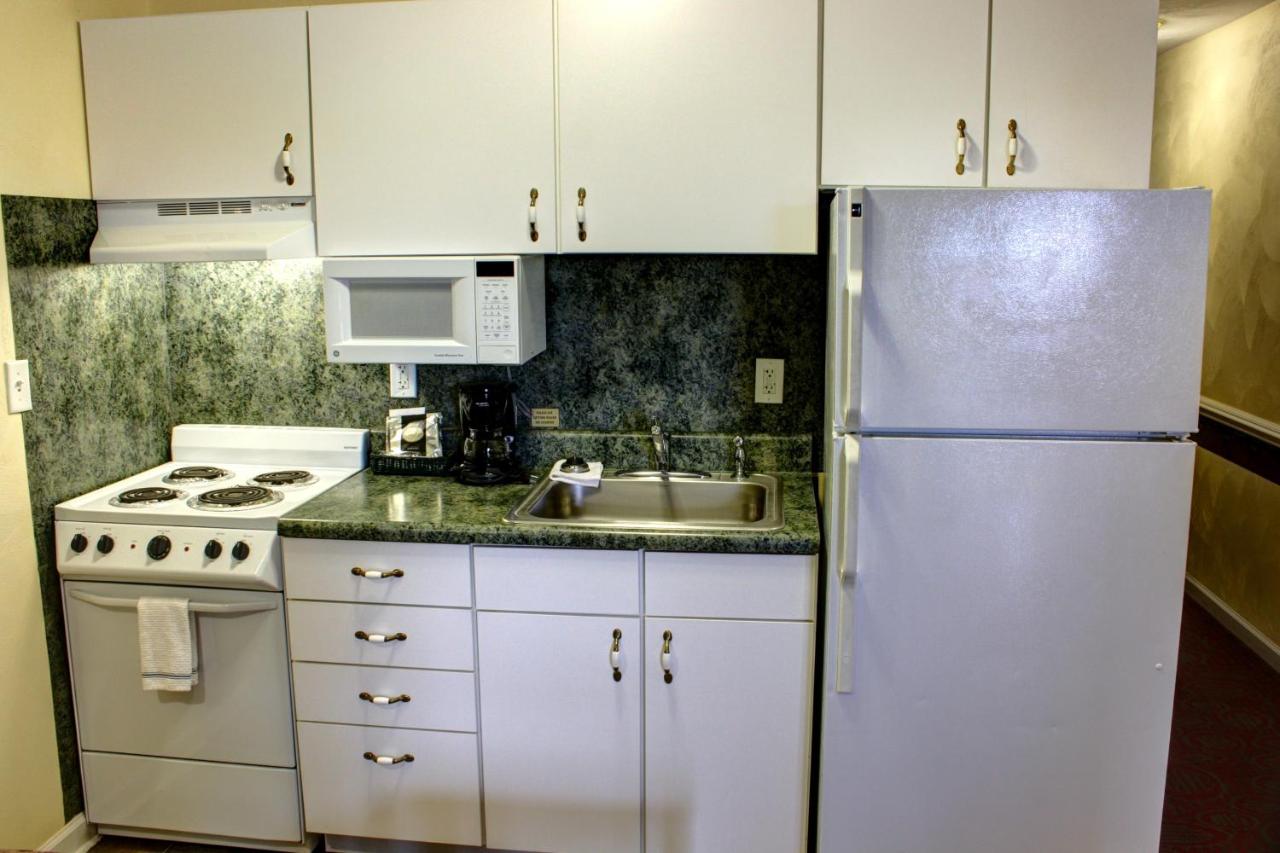 Luxbury Inn & Suites — photo 20