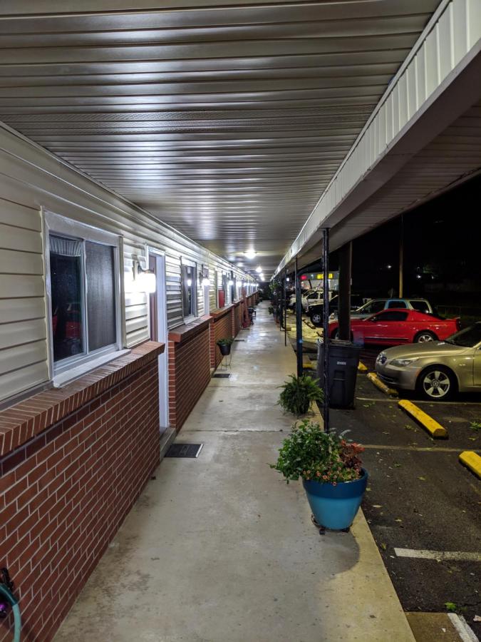 Budget Inn — photo 9