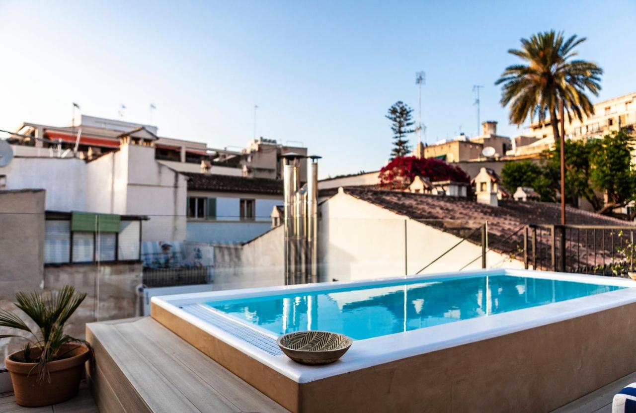Rooftop swimming pool: M House Hotel