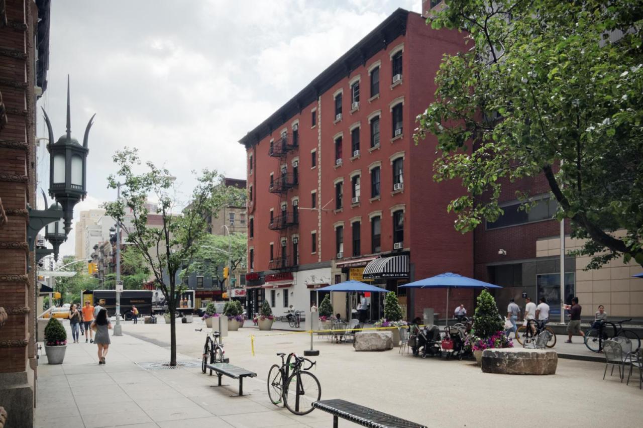 Carlton Arms Hotel - 4