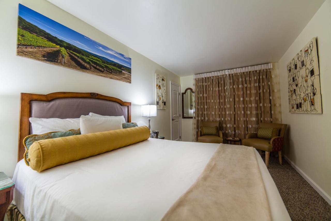 The Vendange Carmel Inn & Suites — photo 13