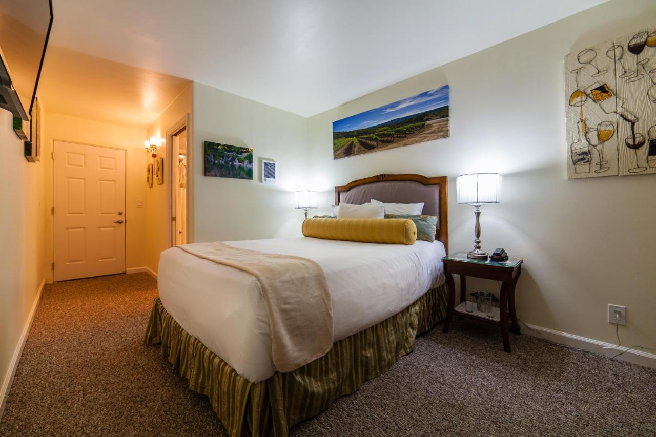The Vendange Carmel Inn & Suites — photo 8