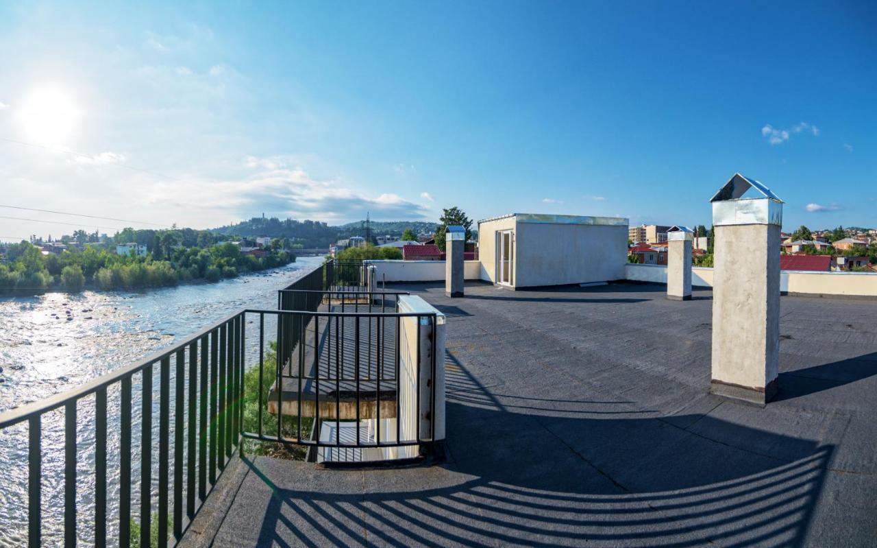 Beach: Four Seasons Riverside