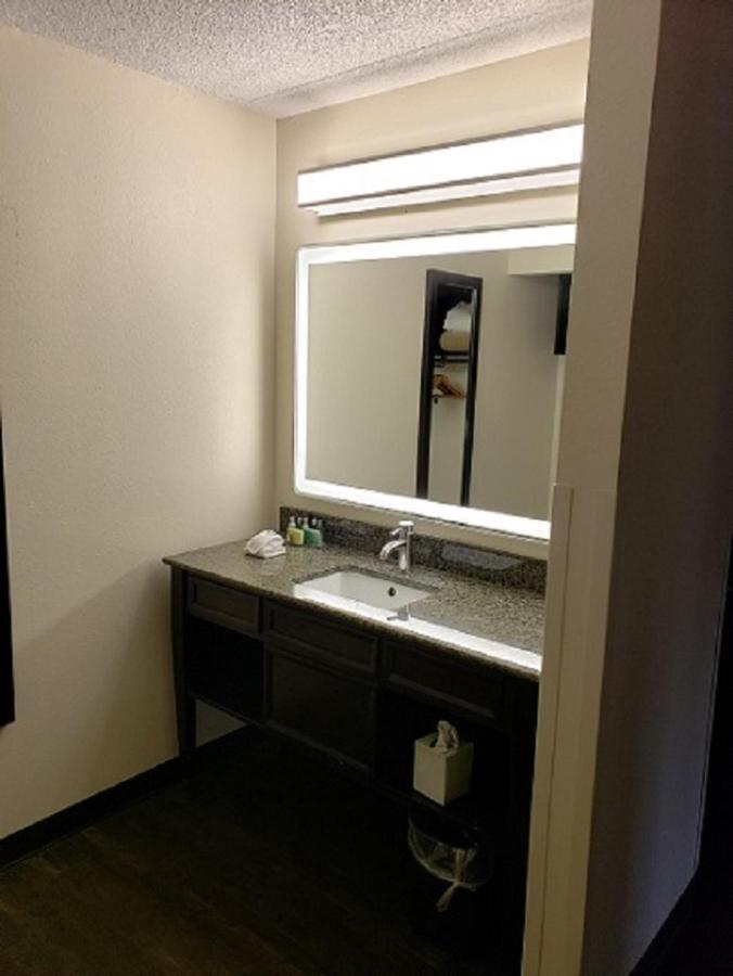 Club Hotel Nashville Inn & Suites — photo 15