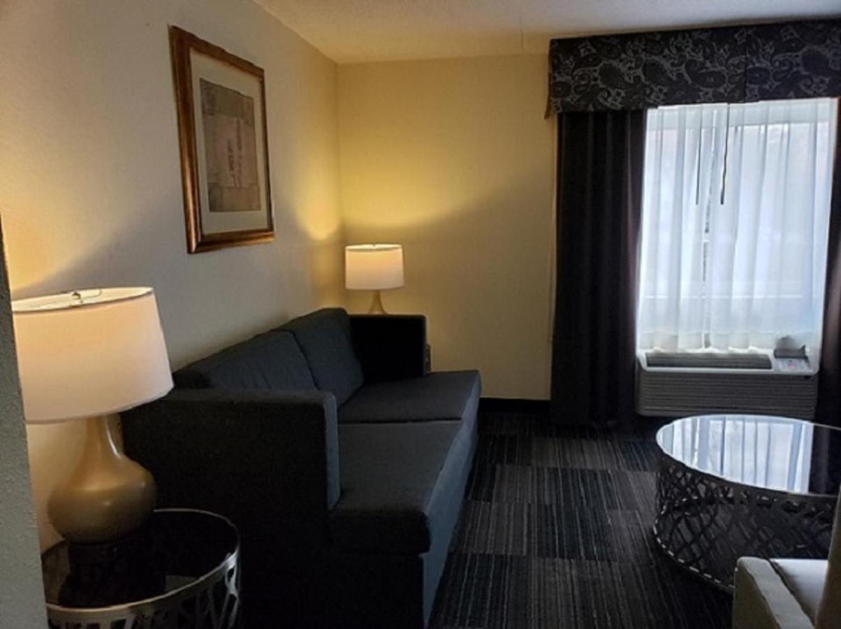 Club Hotel Nashville Inn & Suites — photo 18