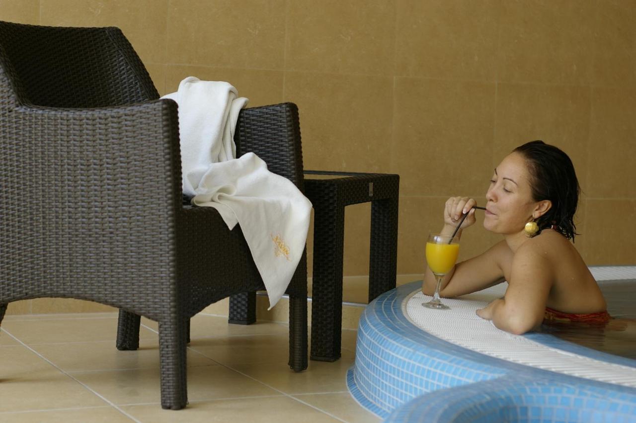 Heated swimming pool: Xavin Wellness Hotel & Restaurant