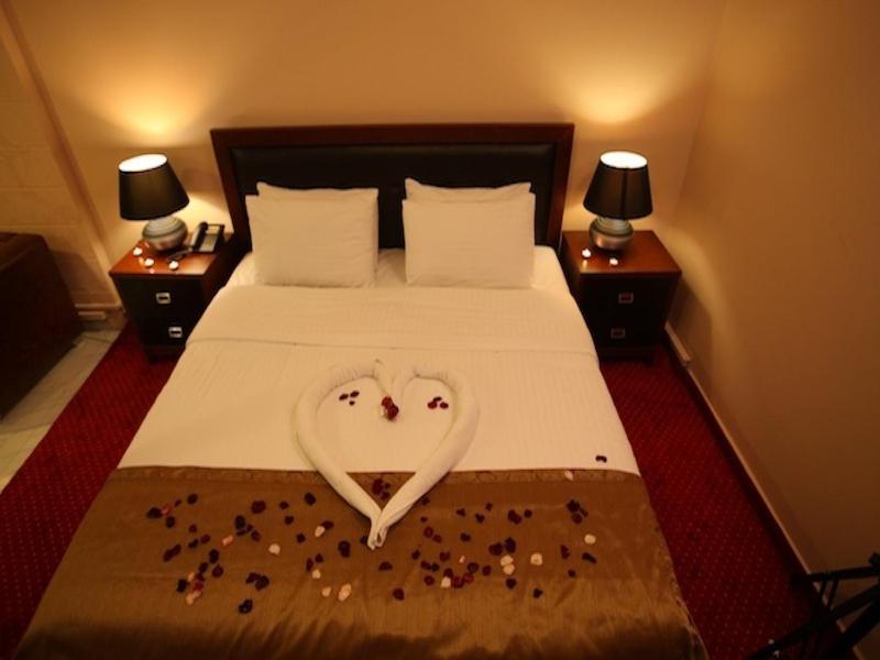 Queens Land Hotel photo