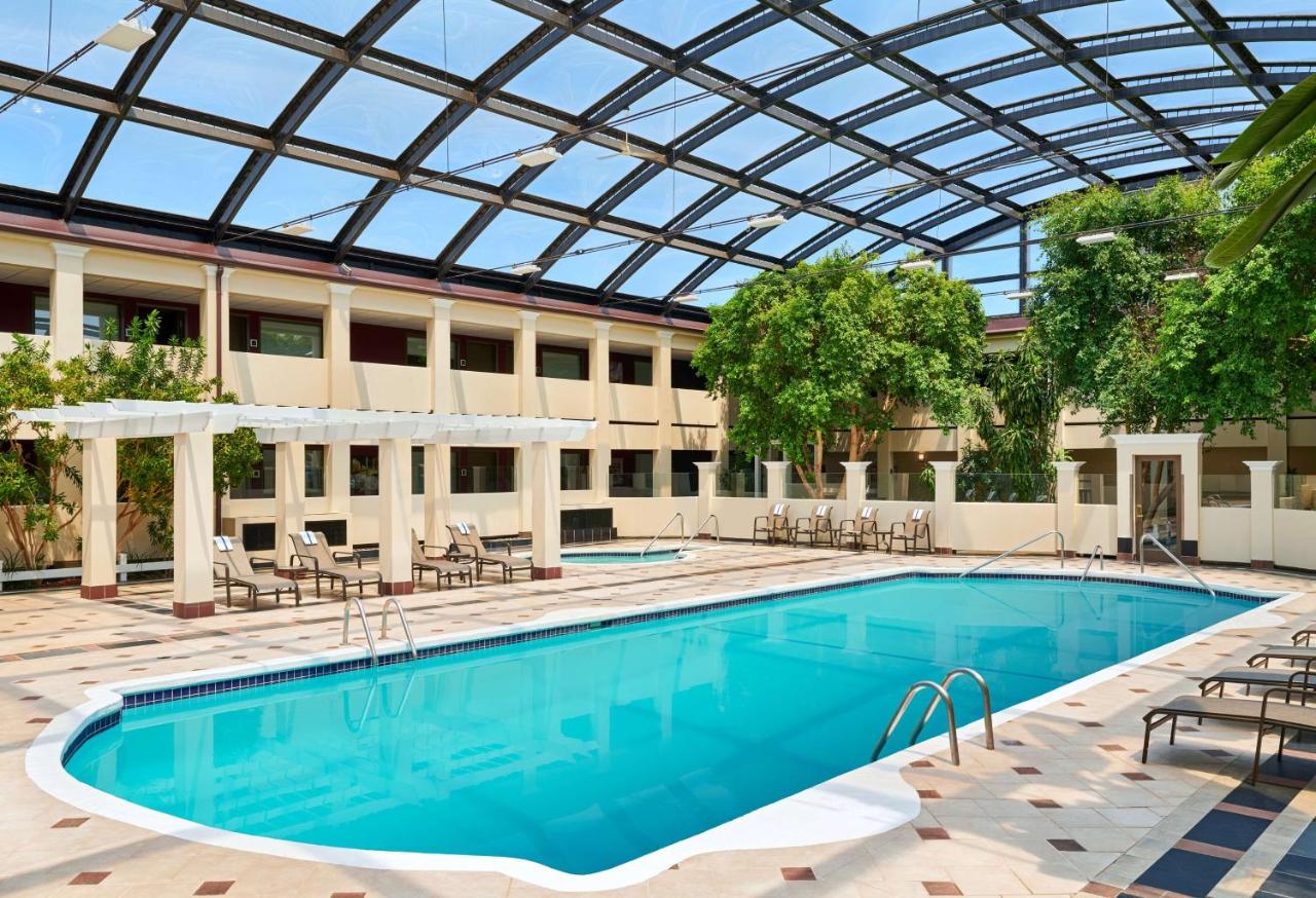 Heated swimming pool: Best Western Plus Milwaukee Airport Hotel & Conference Center