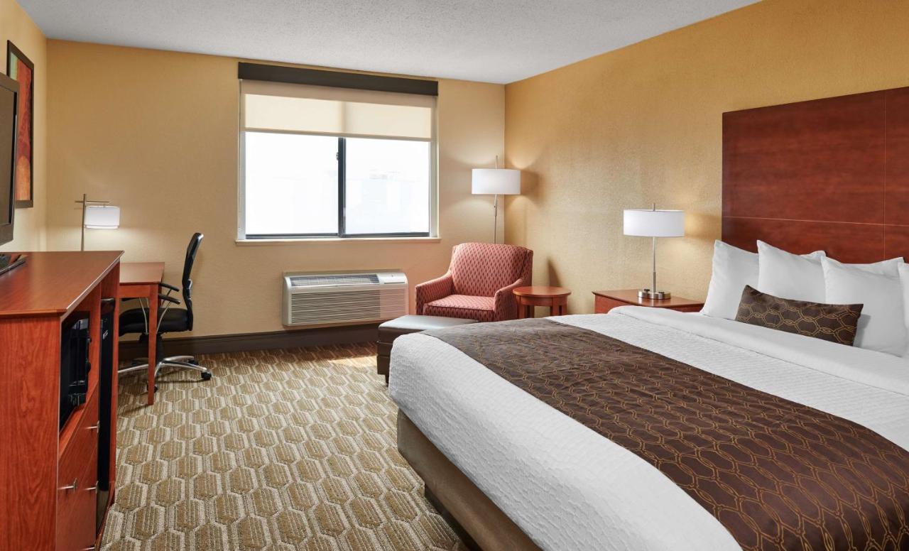 Фото Best Western Plus Milwaukee Airport Hotel & Conference Center