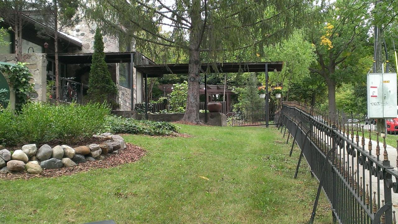 Stone Chalet Bed & Breakfast Inn — photo 19