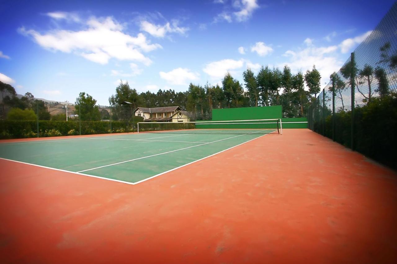Tennis court: Puertolago Country Inn & Resort