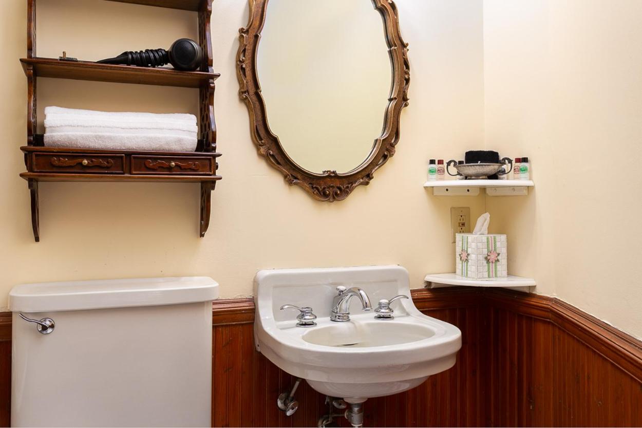 Cedar Crest Inn — photo 24