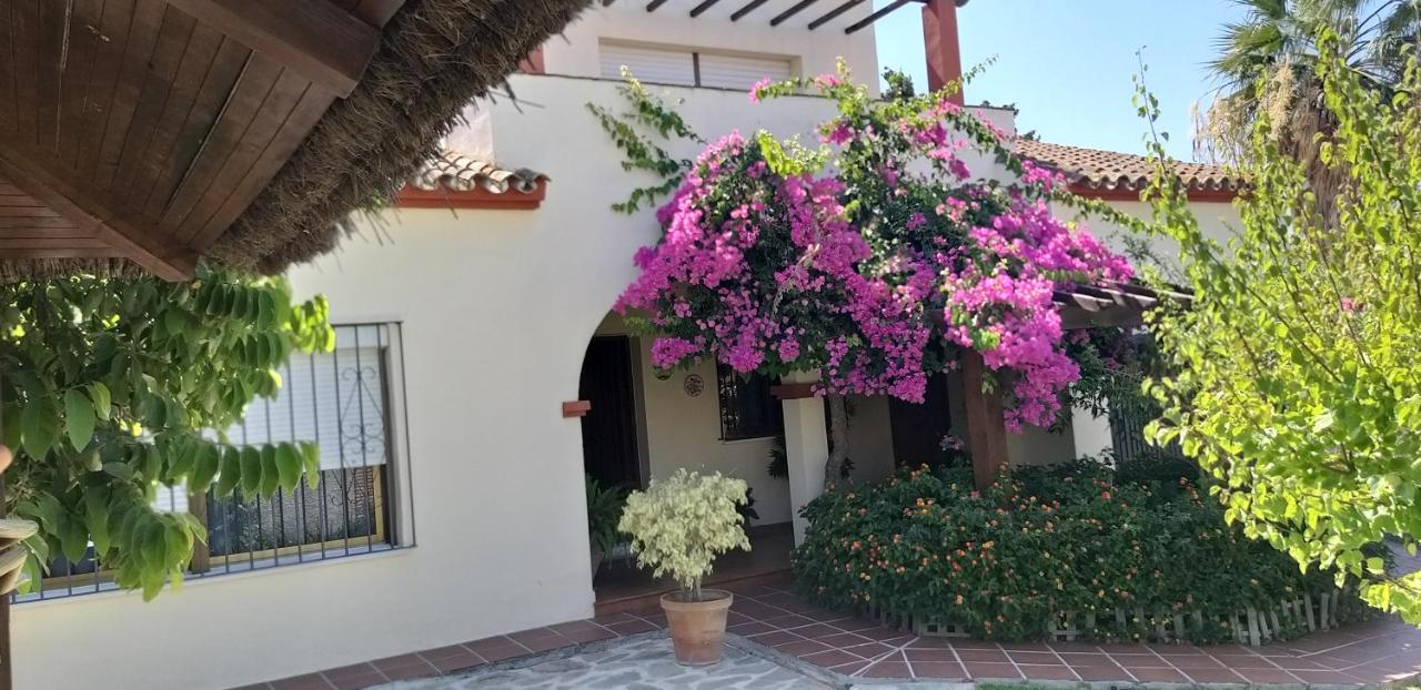 Casa Chalet Las Camelias, Los Barrios – Updated 2022 Prices