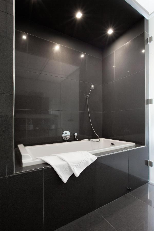 Old Town Square Residence by Emblem photo
