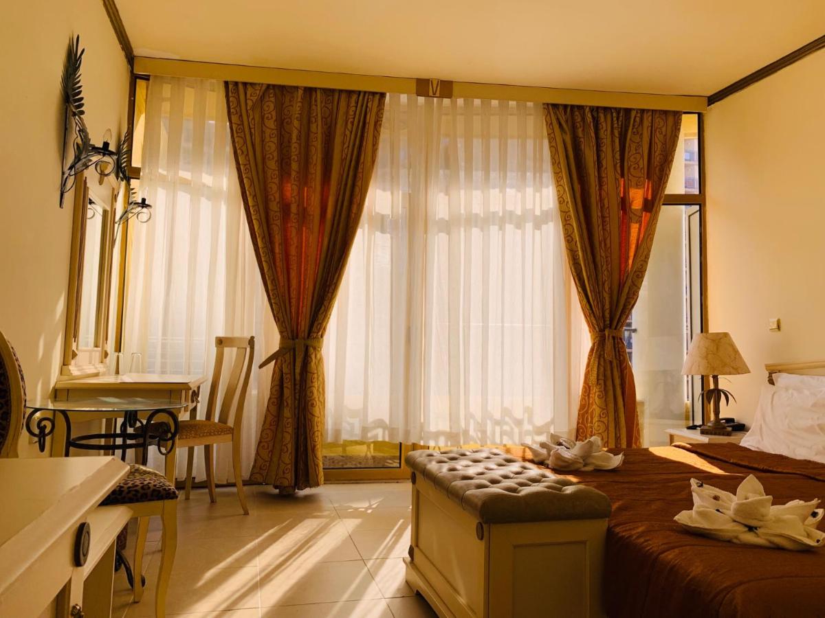 Imperial Palace Hotel photo