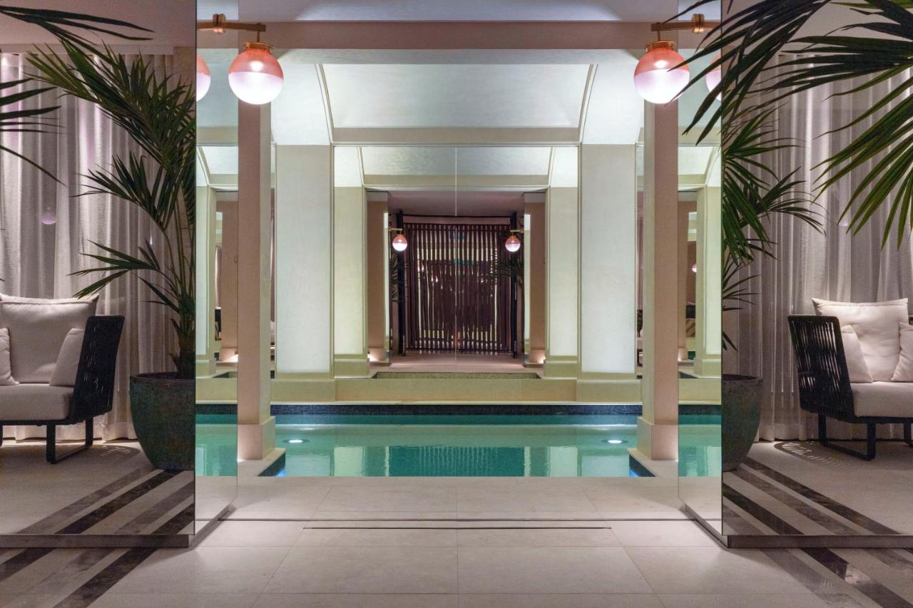 Heated swimming pool: Les Jardins du Faubourg Hotel & Spa by Shiseido