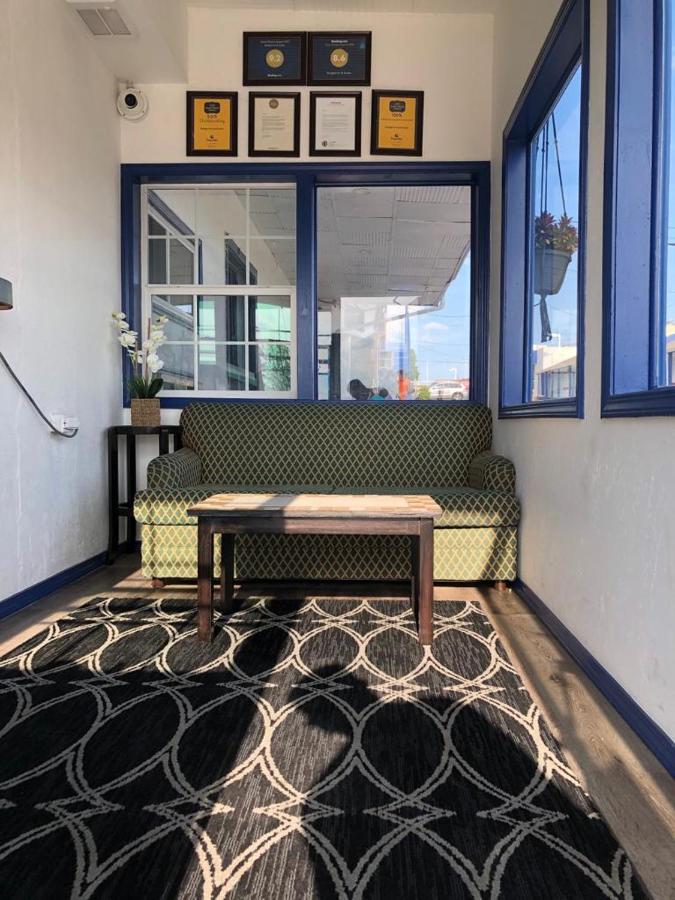 Budget Inn — photo 16