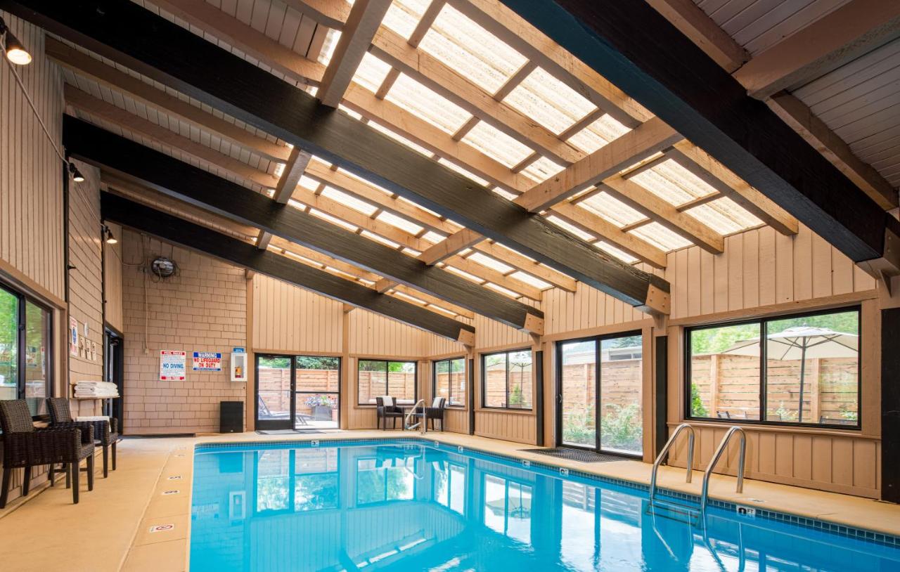 Heated swimming pool: Tamarack Lodge