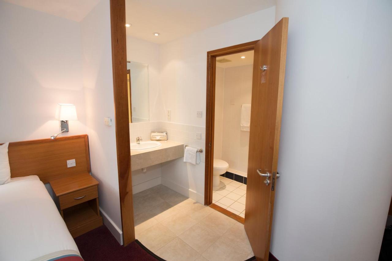 Ramada Cambridge - 3