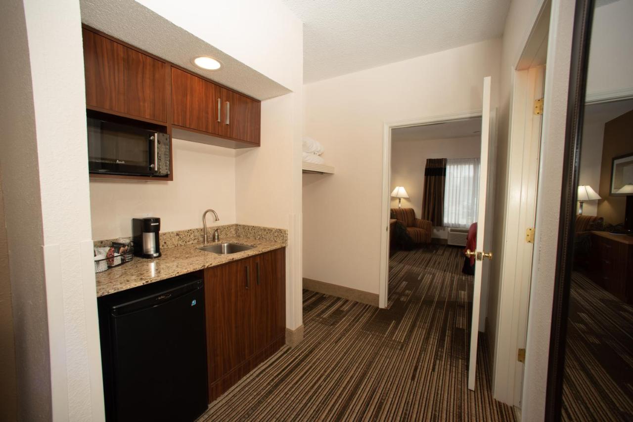 Northfield Inn Suites and Conference Center — photo 5