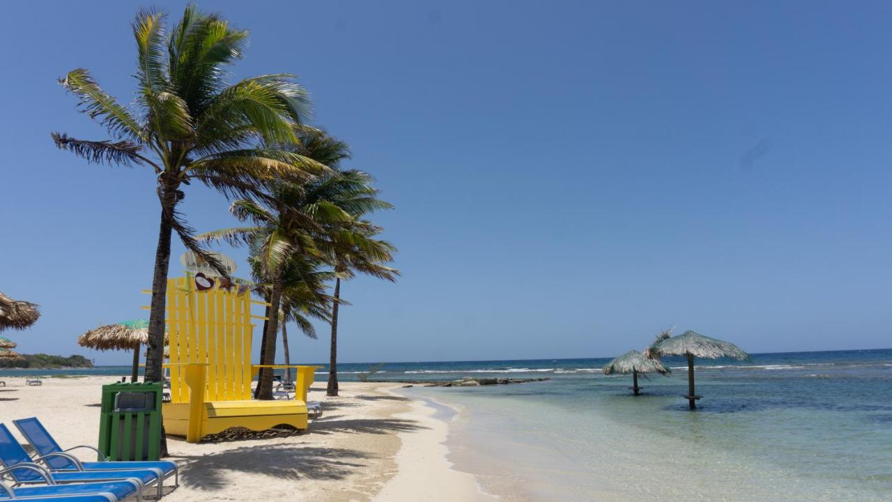 Las Palmas Beach Hotel (Honduras Dixon Cove) - Booking.com